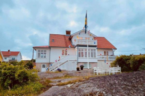 Fin lägenhet i vårt hus med uteplats på Käringön